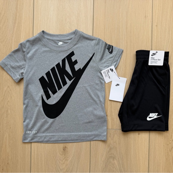 NEW Boys Nike Sets 4 & 4T - Picture 3 of 6
